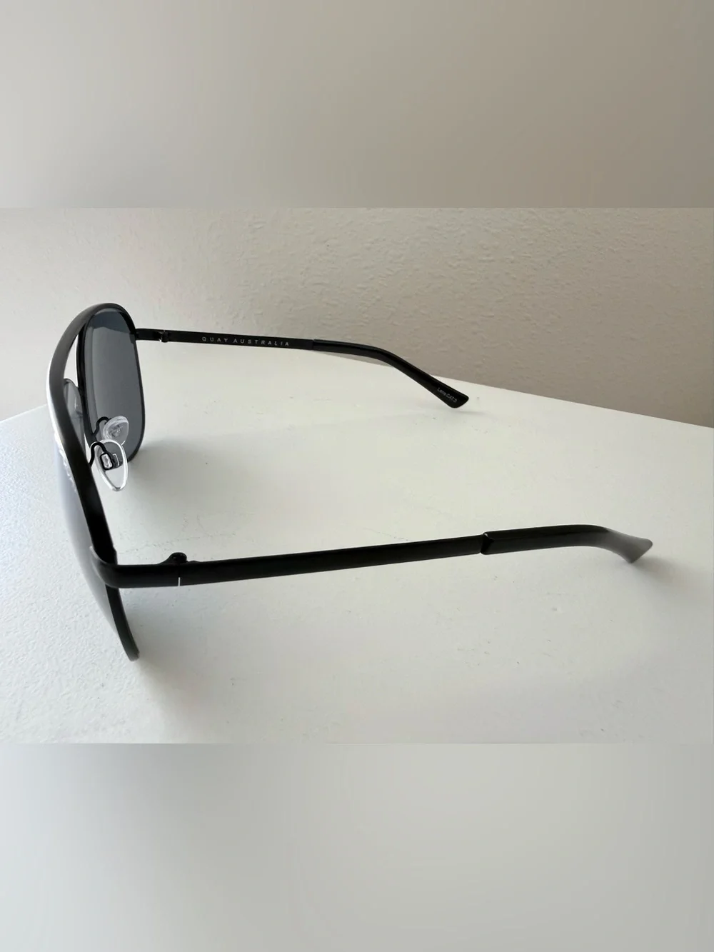 Quay Australia | Vivienne Large Aviator Sunglasses Black | With Case